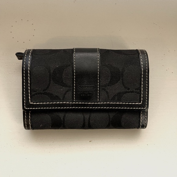Signature C Coach Wallet - Picture 1 of 3
